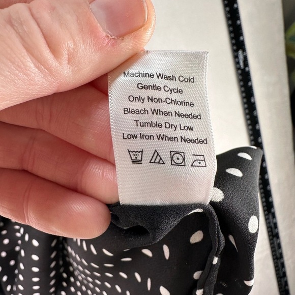 Black With White Polka Dots Sleeveless Cowl Neck Blouse Womens Size 2X - Picture 6 of 9